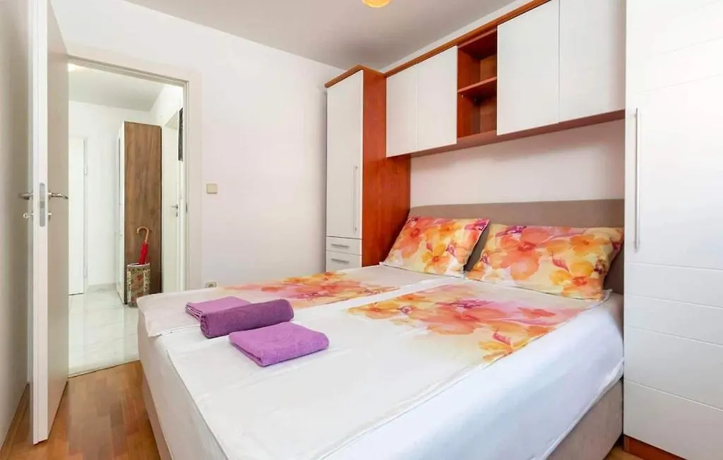 Apartment Valsaline 2182 Pula