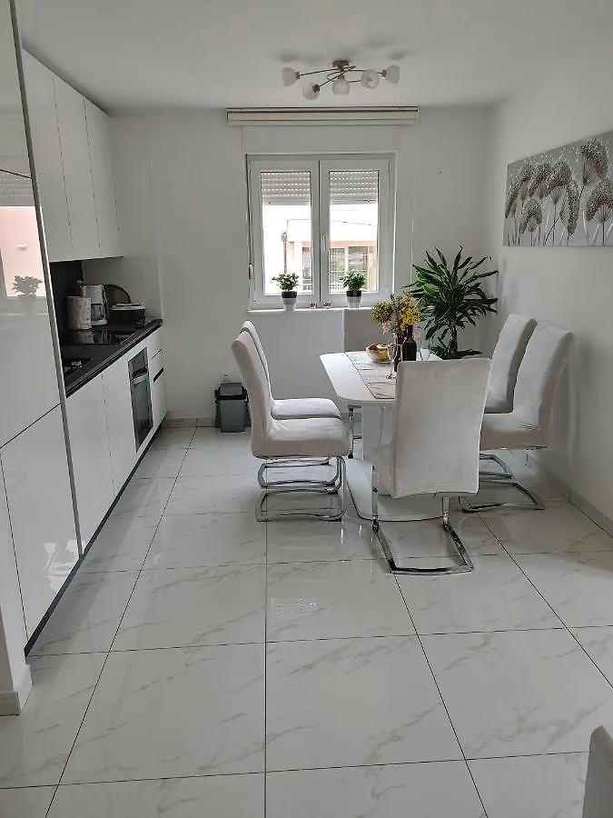 Apartment Valsaline 2182 Pula 0*,  Croatia
